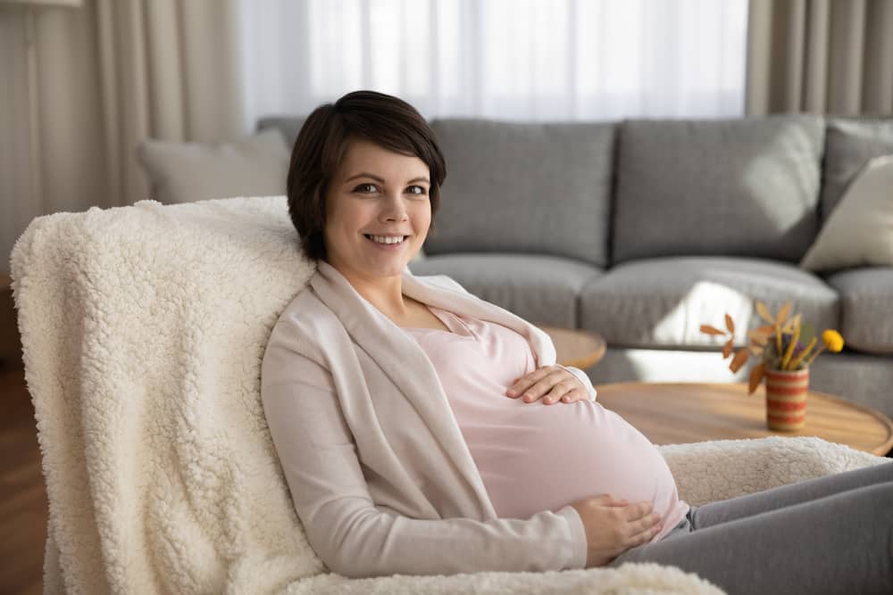 pregnant women sleep in a recliner