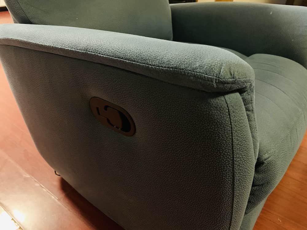 pull handle recliner